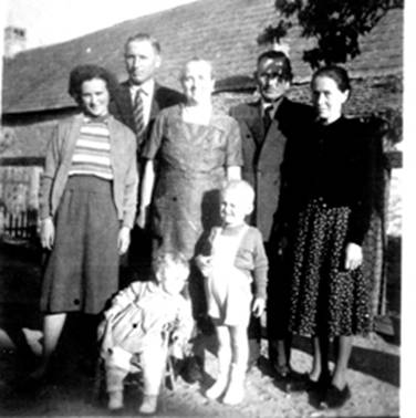 Winkler csald Brogli Mtysn Hauser Katalinnal 1958-60 krl.jpg