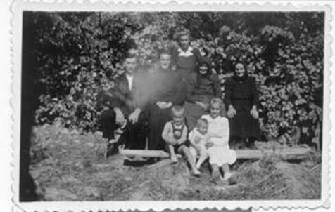 Cserjés Jóska és családja