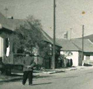 Kukoriku Laci megy hazafel a felvgen 1960-as vek.jpg