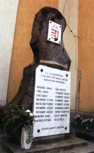 2. vh. emlékoszlop.JPG